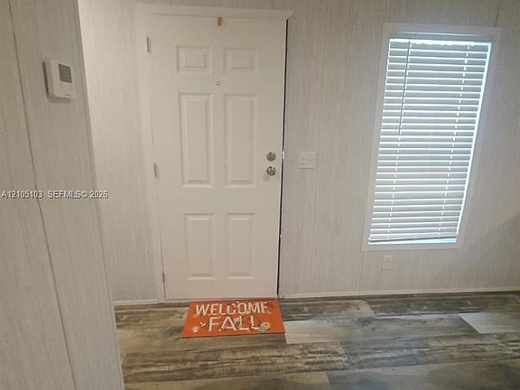 4th image of 862 NE Coldwater Ave