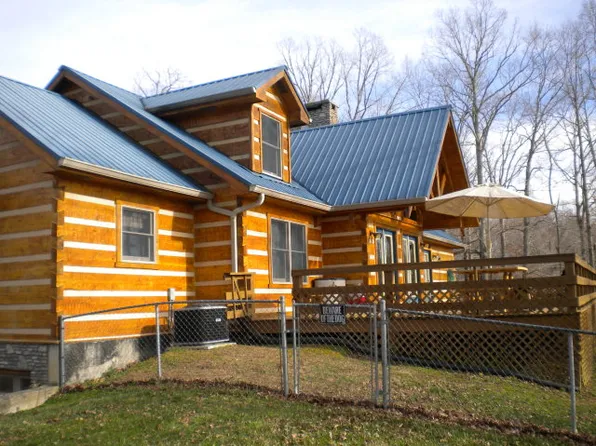 136 Hilltop Rd, Byrdstown, TN 38549