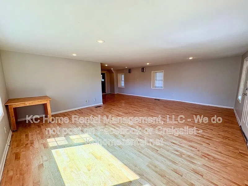 2 bed, 1.0 bath, $1,295 — Photo 4