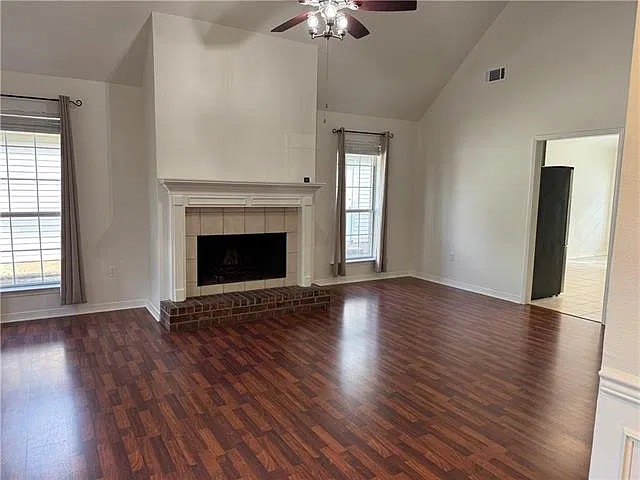 3 bed, 2.0 bath, 1500 sqft, $2,300 — Photo 2