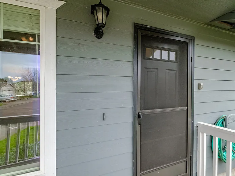 831 NW Teak Loop — Photo 5