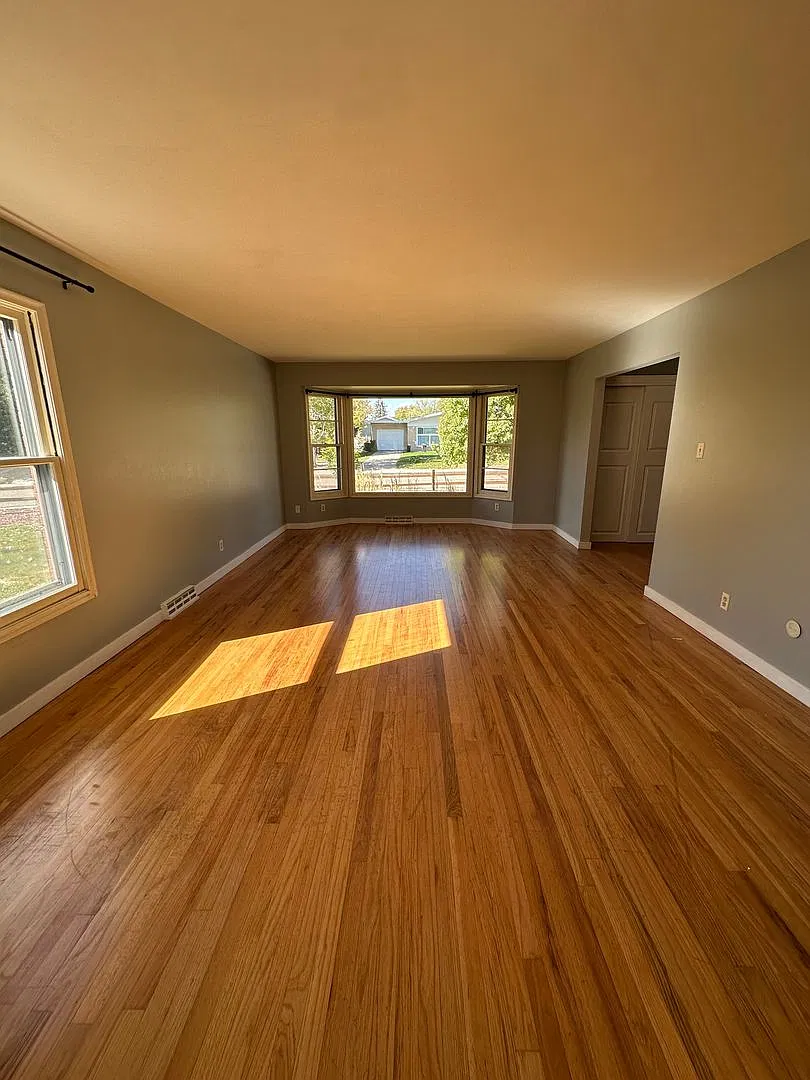 4 Bedroom, 2.5 Bathroom, Single Family Home With 2 Car Attached Garage — Photo 4