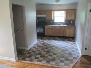 611 Forest Dr, Fenton, MI 48430