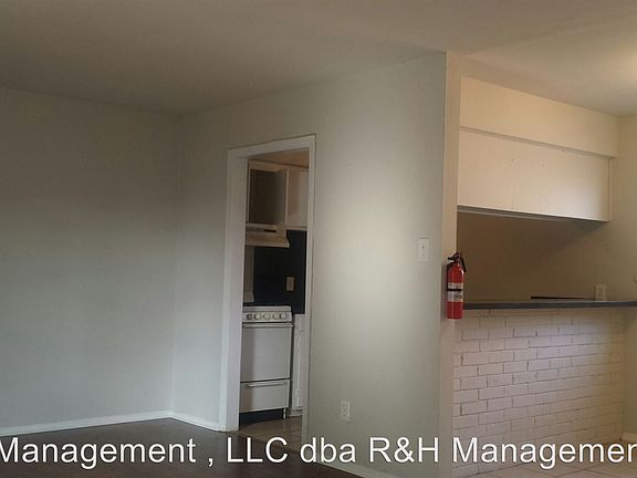 2nd image of 3000 Carrolton St APT 05