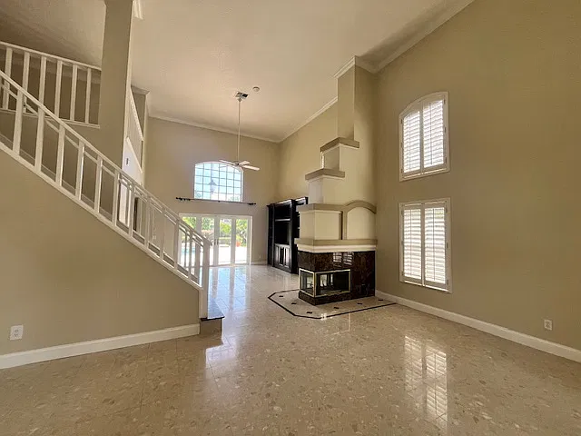 4 bed, 2.5 bath, 2800 sqft, $4,500 — Photo 2