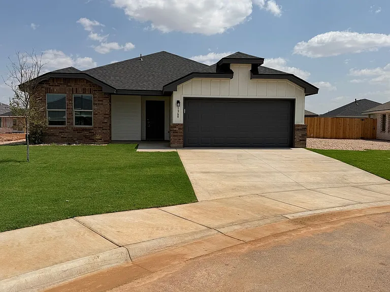 1340 Loess St — Photo 1