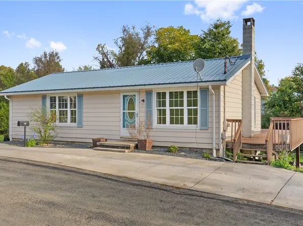 313 Clay Ave, Mount Pleasant, PA 15666