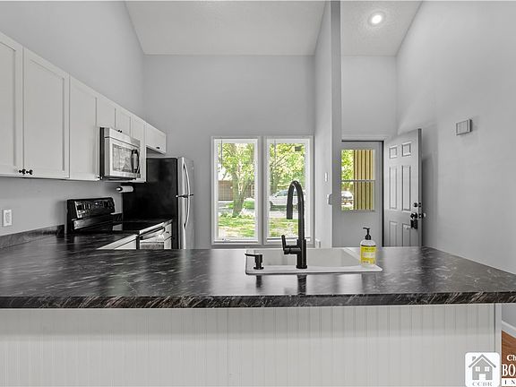 4th image of 63 Castile Dr