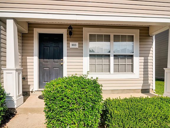 Exterior Front Entry