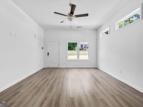 5th image of 1302 4th Avenue Stonewall St