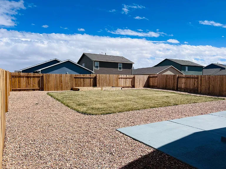 370 Maple St — Photo 21