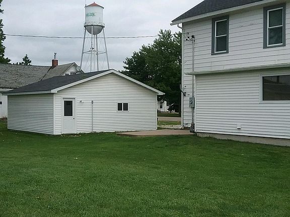 Back patio and yard.
