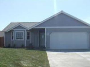 1046 Heckart Ln, Harrisburg, OR 97446