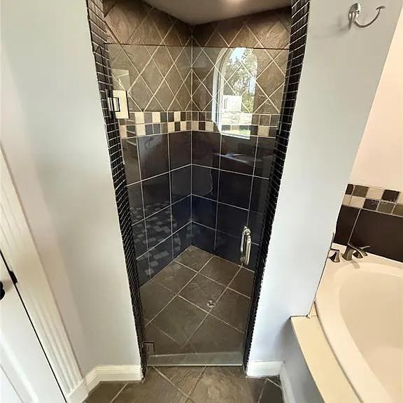 325 Leslie Ln — Photo 29