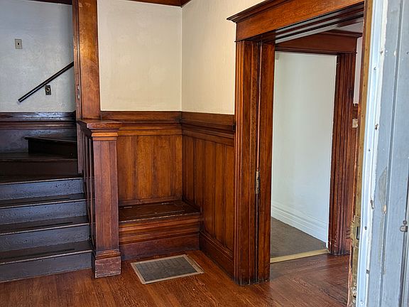 4th image of 713 Lake St