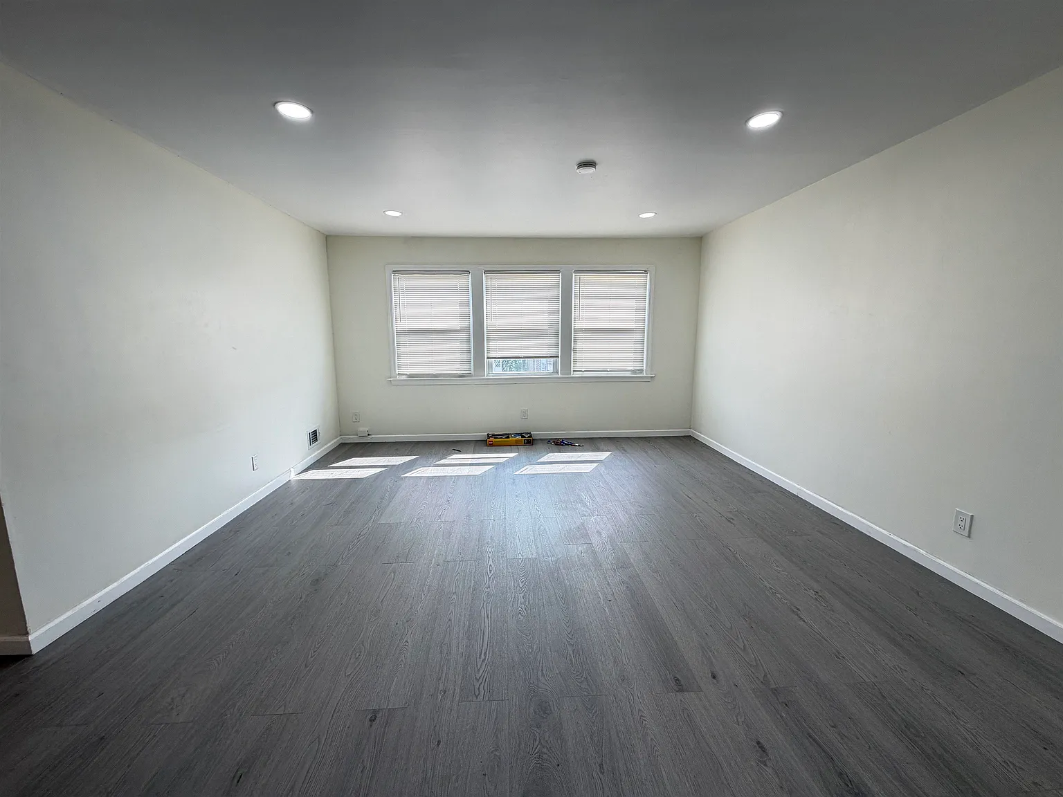 2 bed, 1.0 bath, $1,950 — Photo 4