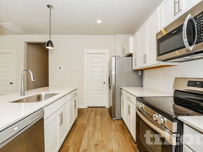 7016 Park Knoll Ln — Photo 6