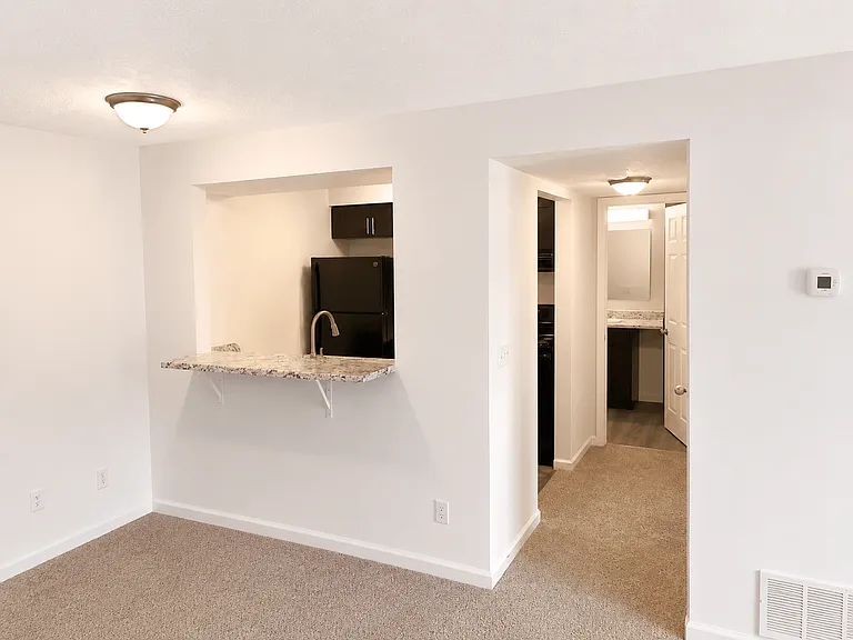 Camelot East Apartments — Photo 20