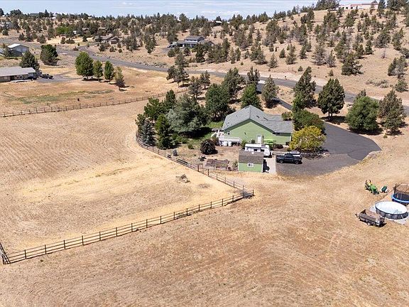 4th image of 2165 SE Sagebrush Dr