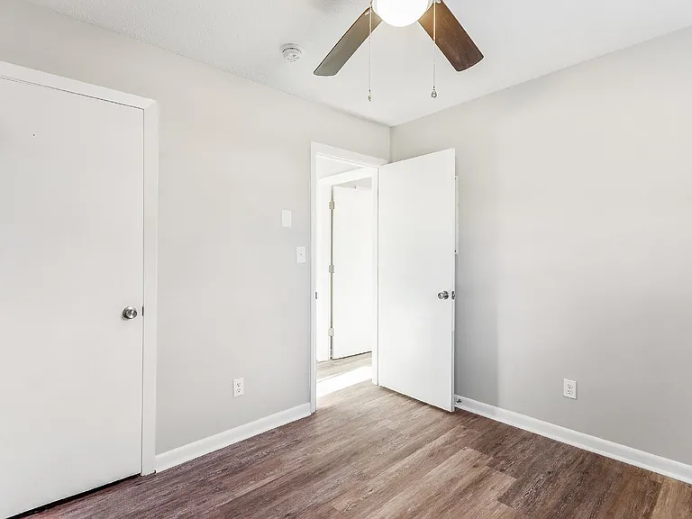 1089 Essex Pl — Photo 14