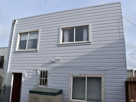 5th image of 366 Louisburg St