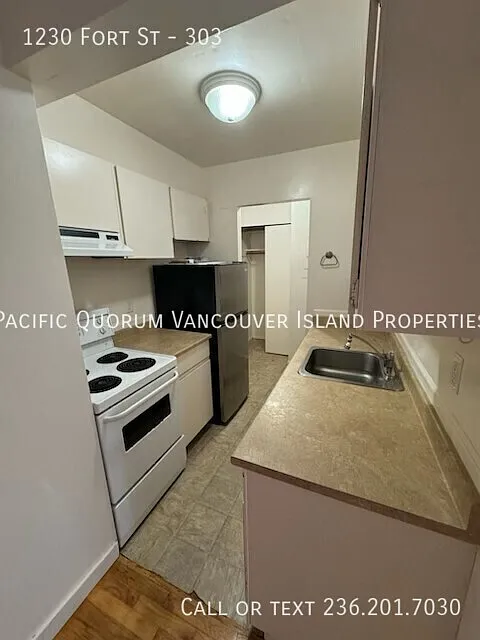 1230 Fort St #303 photo 1