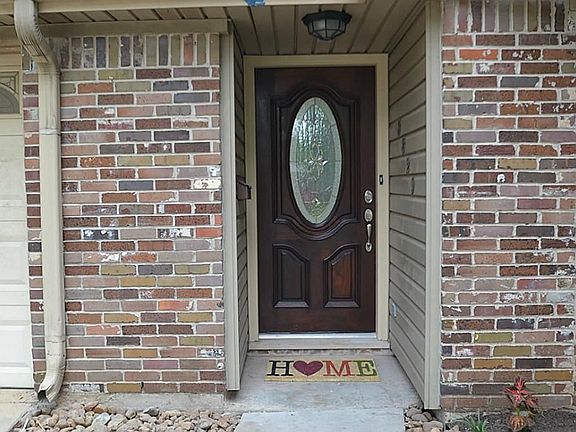 Front doorway inviting you inside.