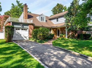 7 Linda Rd, Port Washington, NY 11050