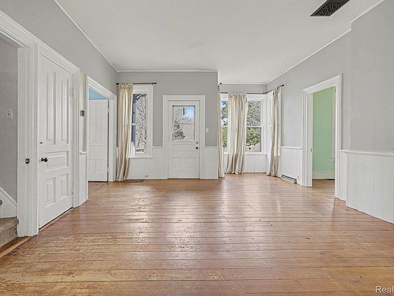 5th image of 7861 Gregory Rd