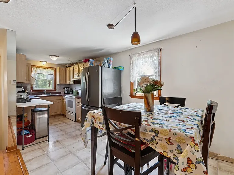 2 Sandra Dr — Photo 15
