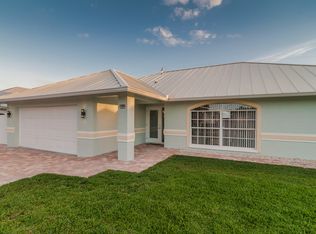 1034 Capri Dr, Naples, FL 34103