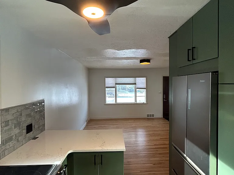 410 S 13th Ave — Photo 4