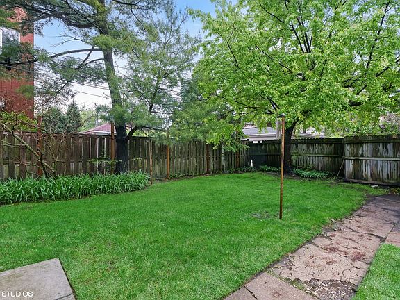 3rd image of 4048 W Warwick Ave #2E