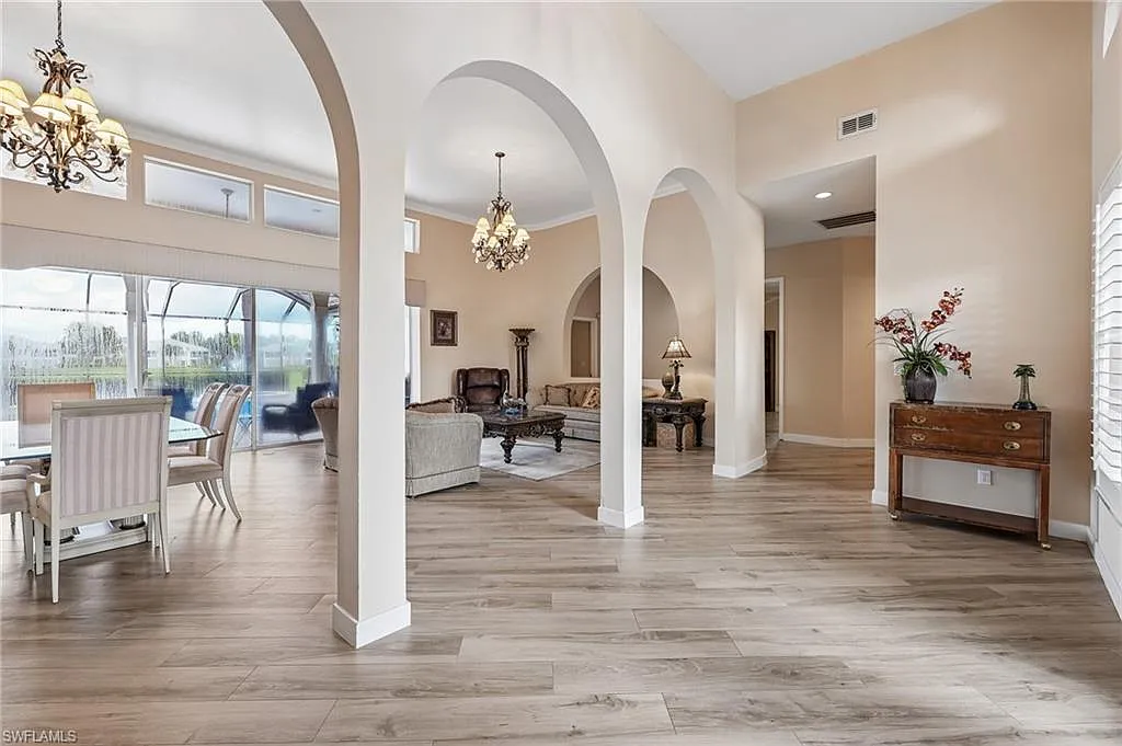 4 bed, 2.5 bath, 3930 sqft, $12,000 — Photo 3