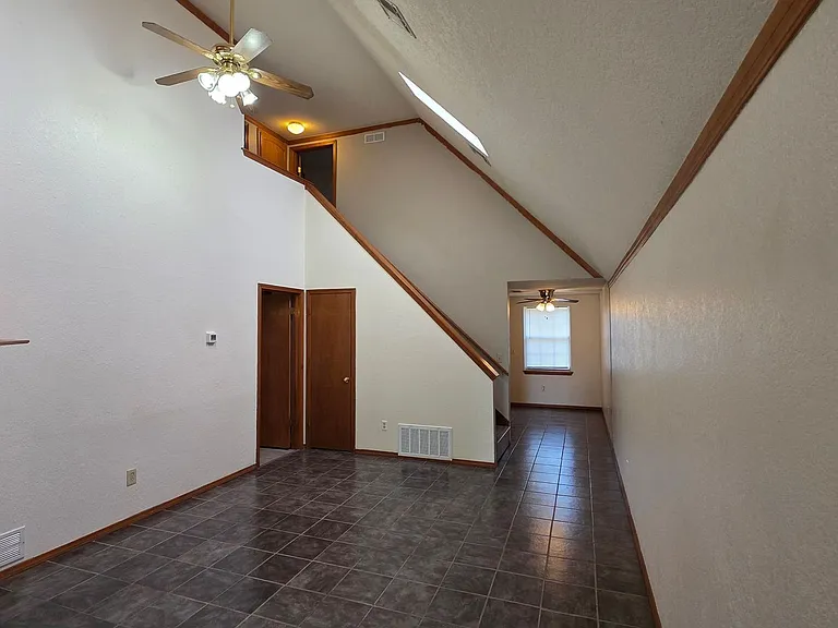 621 Stoneridge Dr — Photo 11