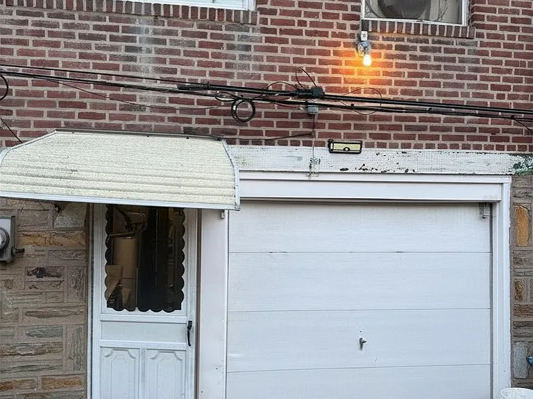 6414 Akron St — Photo 13