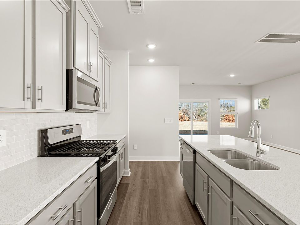 Welcome to the Roswell floorplan at The Farm at Wells Creek - Heritage Collection.