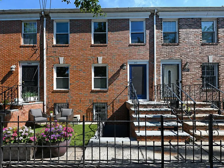 342 1st St #GARDEN LEVEL — Photo 2