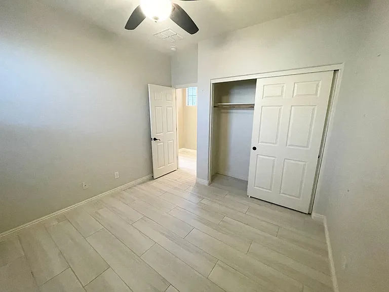 38205 W Montserrat St — Photo 30
