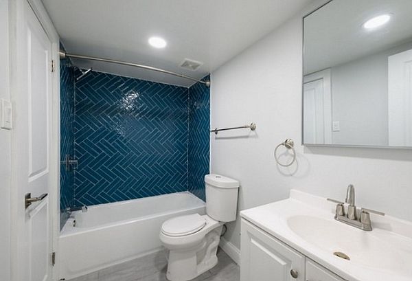 Deluxe Bath (2BR, 1BA - 798SF)