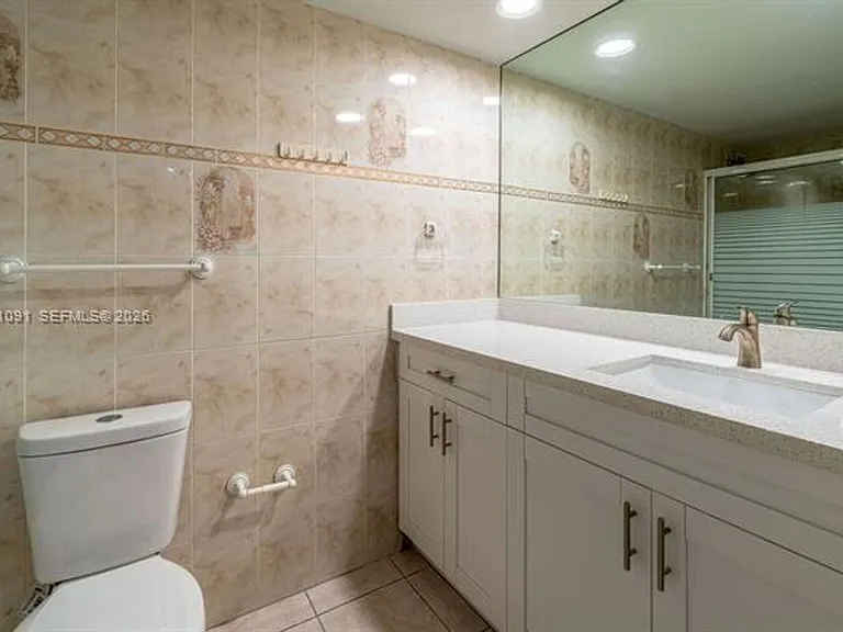5401 Collins Avenue Cu #919 — Photo 26