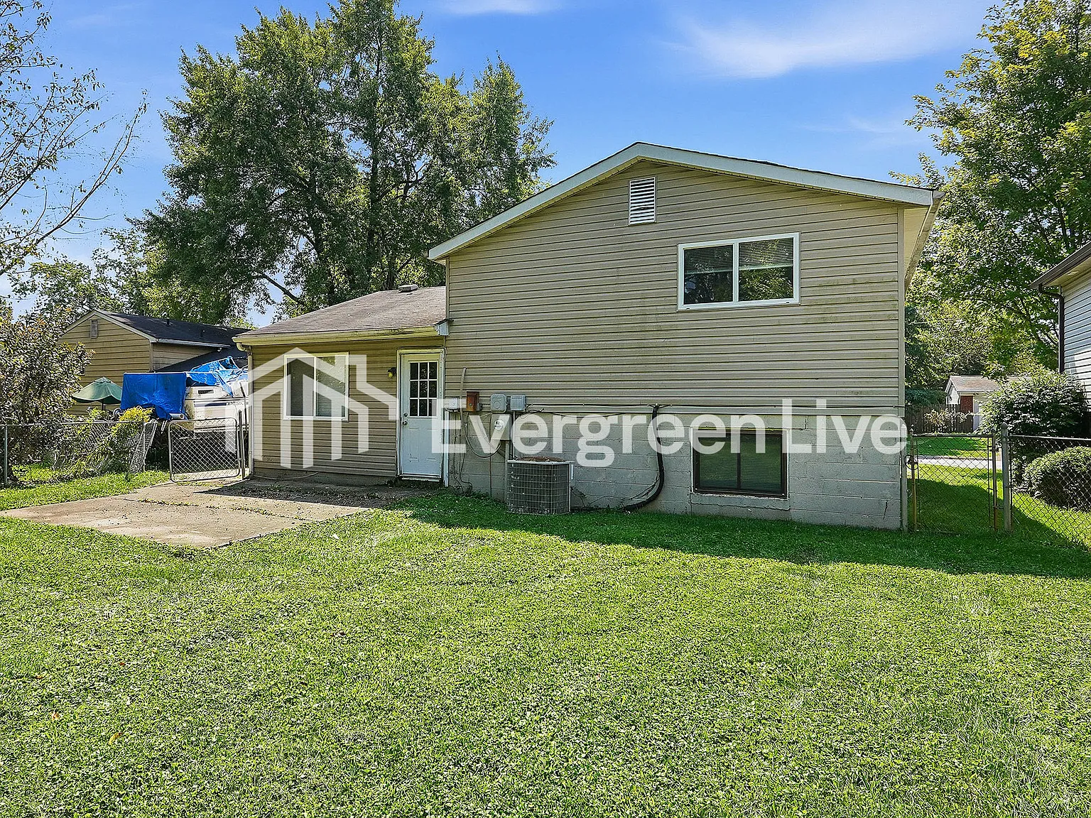 3 bed, 2.0 bath, 1281 sqft, $1,695 — Photo 3