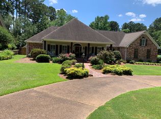 1201 Pinecrest Dr, Kosciusko, MS 39090
