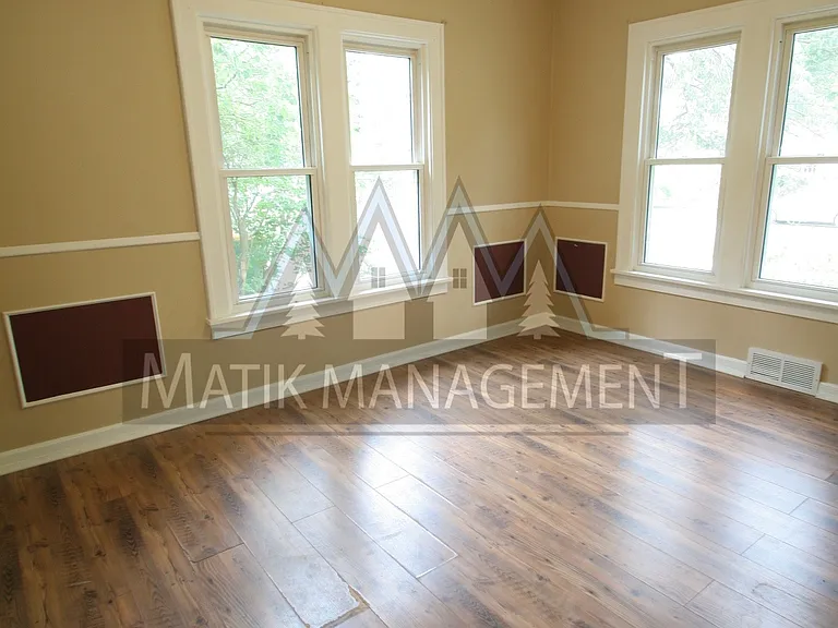16 9th Ave NE #1 — Photo 9