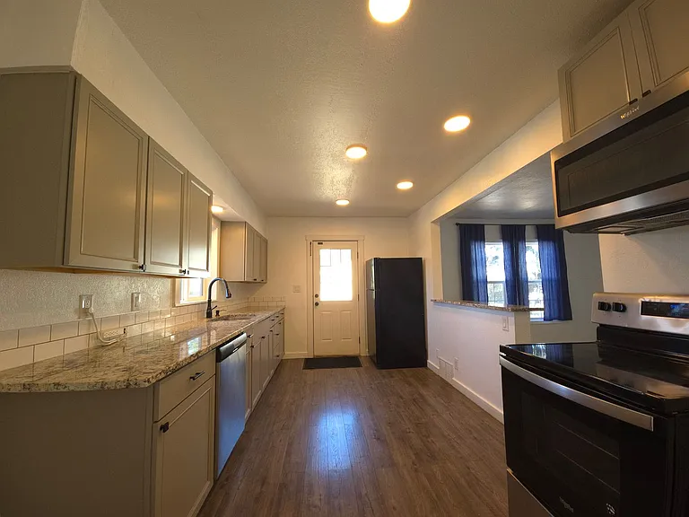 114 E Borah Ave — Photo 9