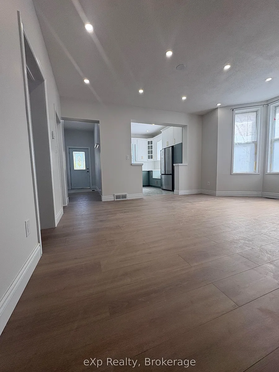 Building Photo - 160 Nelson St #FRONT