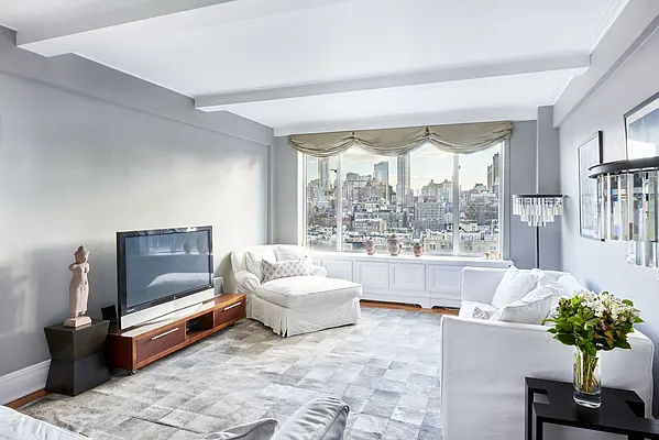 Sold by Warburg | media 17