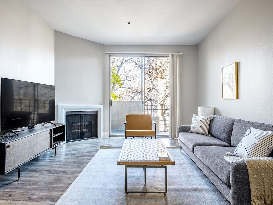 1st image of 627 N Rossmore Ave APT 305