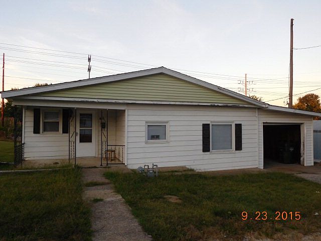 1st image of 237 W Railroad St
