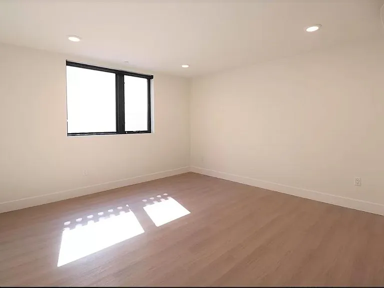 1261 Stoner Ave — Photo 14